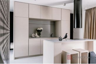 020 2043 180 Modern house with pool for rent