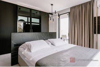 020 2043 180 Modern house with pool for rent