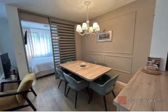 015 5413 30 Split Znjan Renovated three bedroom apartment for sale