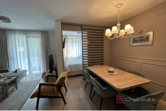 015 5413 30 Split Znjan Renovated three bedroom apartment for sale