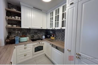 015 5413 30 Split Znjan Renovated three bedroom apartment for sale