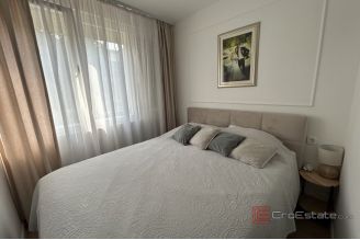 015 5413 30 Split Znjan Renovated three bedroom apartment for sale