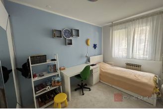 015 5413 30 Split Znjan Renovated three bedroom apartment for sale