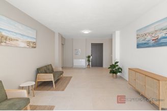 010 2053 05 Novigrad Modern apartment with garden and sea view sale