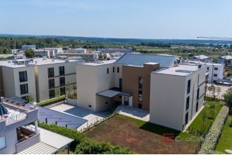 010 2053 05 Novigrad Modern apartment with garden and sea view sale