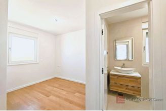 015 2051 30 island pag apartment with terrace for sale