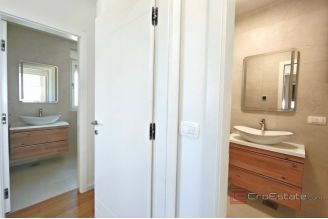 015 2051 30 island pag apartment with terrace for sale