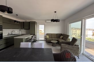 001 2035 261 Trogir Modern three bedroom apartment with a sea view for rent