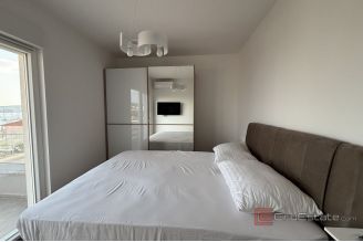 018 2035 261 Trogir Modern three bedroom apartment with a sea view for rent