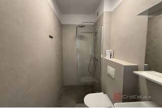 018 2035 261 Trogir Modern three bedroom apartment with a sea view for rent