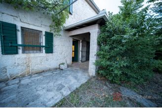 015 2048 42 Dalmatian hinterland Secluded house surrounded by nature for sale