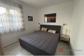 015 2035 262 Trogir Modern two bedroom apartment with spacious garden for rent