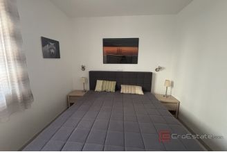 015 2035 262 Trogir Modern two bedroom apartment with spacious garden for rent