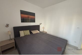 015 2035 262 Trogir Modern two bedroom apartment with spacious garden for rent