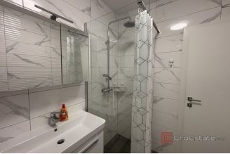 015 2035 262 Trogir Modern two bedroom apartment with spacious garden for rent