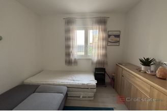 015 2035 262 Trogir Modern two bedroom apartment with spacious garden for rent