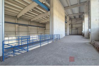 007 2016 671 near sibenik industrial production and storage hall for rent