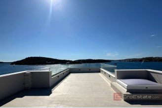 001 2052 77 Rogoznica Apartment with a sea view for sale