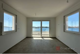 021 2052 77 Rogoznica Apartment with a sea view for sale