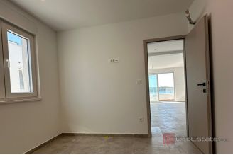 021 2052 77 Rogoznica Apartment with a sea view for sale