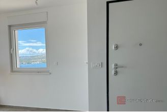 021 2052 77 Rogoznica Apartment with a sea view for sale