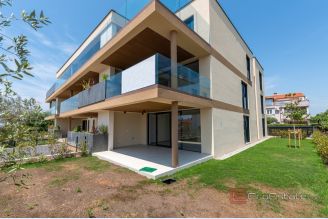 001 2053 06 Novigrad Spacious apartment with terrace and a sea view sale