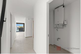 008 2053 06 Novigrad Spacious apartment with terrace and a sea view sale
