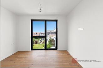 012 2053 08 Novigrad Apartment terrace sea view for sale