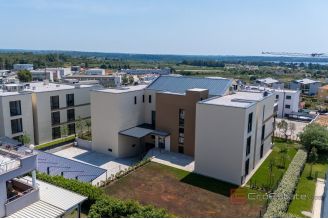 012 2053 08 Novigrad Apartment terrace sea view for sale