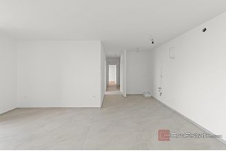 010 2053 07 Novigrad Beautiful apartment with garden and a sea view sale