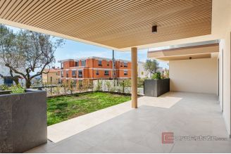 010 2053 07 Novigrad Beautiful apartment with garden and a sea view sale