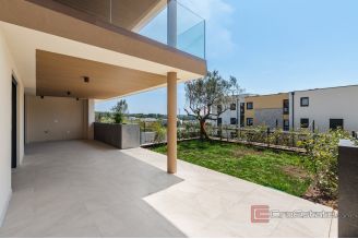 010 2053 07 Novigrad Beautiful apartment with garden and a sea view sale