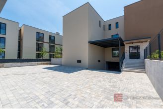 010 2053 07 Novigrad Beautiful apartment with garden and a sea view sale