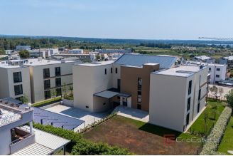 010 2053 07 Novigrad Beautiful apartment with garden and a sea view sale