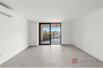 012 2053 09 Novigrad Apartment terrace sea view for sale