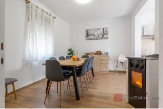 016 2052 79 Gracac Spacious estate with stone houses for sale