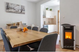 016 2052 79 Gracac Spacious estate with stone houses for sale