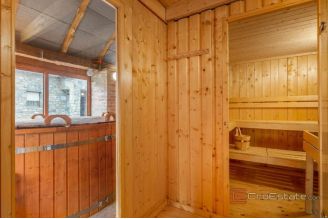 016 2052 79 Gracac Spacious estate with stone houses for sale