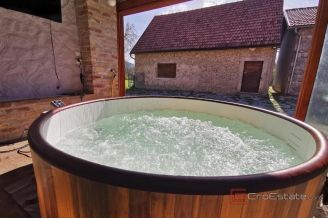 016 2052 79 Gracac Spacious estate with stone houses for sale