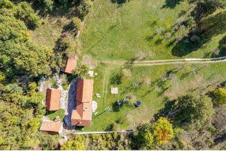 016 2052 79 Gracac Spacious estate with stone houses for sale