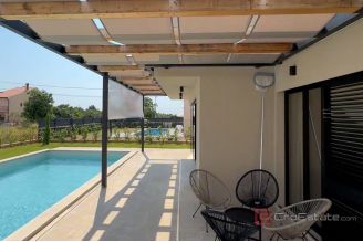012 1026 25 Pula Villa with pool in a quiet area for sale