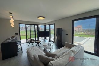 012 1026 25 Pula Villa with pool in a quiet area for sale