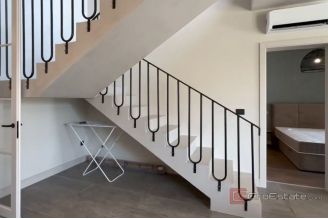 012 1026 25 Pula Villa with pool in a quiet area for sale