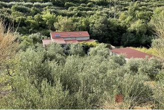 001 2052 80 Split area Stone house surrounded by nature for sale