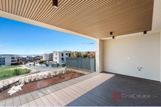 001 2053 15 novigrad modern two bedroom apartment with terrace for sale