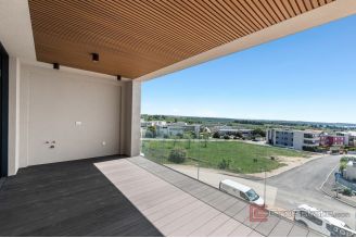 009 2053 13 Novigrad Spacious three bedroom apartment with terrace sea view for sale