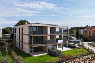 011 2053 12 Novigrad Spacious apartment with private garden sale