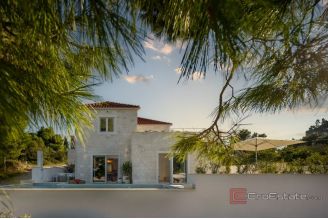 014 2026 114 Brac Stone villa with pool and a sea view for sale