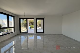 008 2035 263 Ciovo Modern two bedroom apartment with sea view for sale