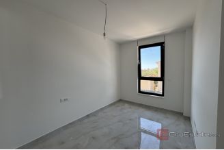 008 2035 263 Ciovo Modern two bedroom apartment with sea view for sale